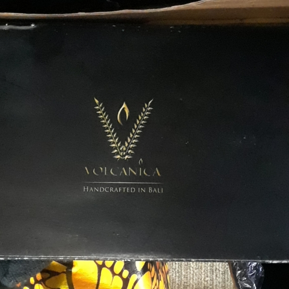 Volcanica Sculpted Candles (2) in a box - Picture 1 of 8